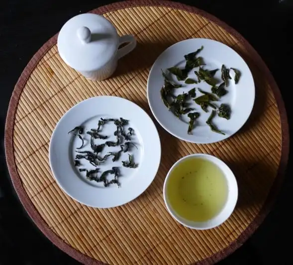 trà ô long khi được pha sẽ cho hình dáng đặc trưng riêng